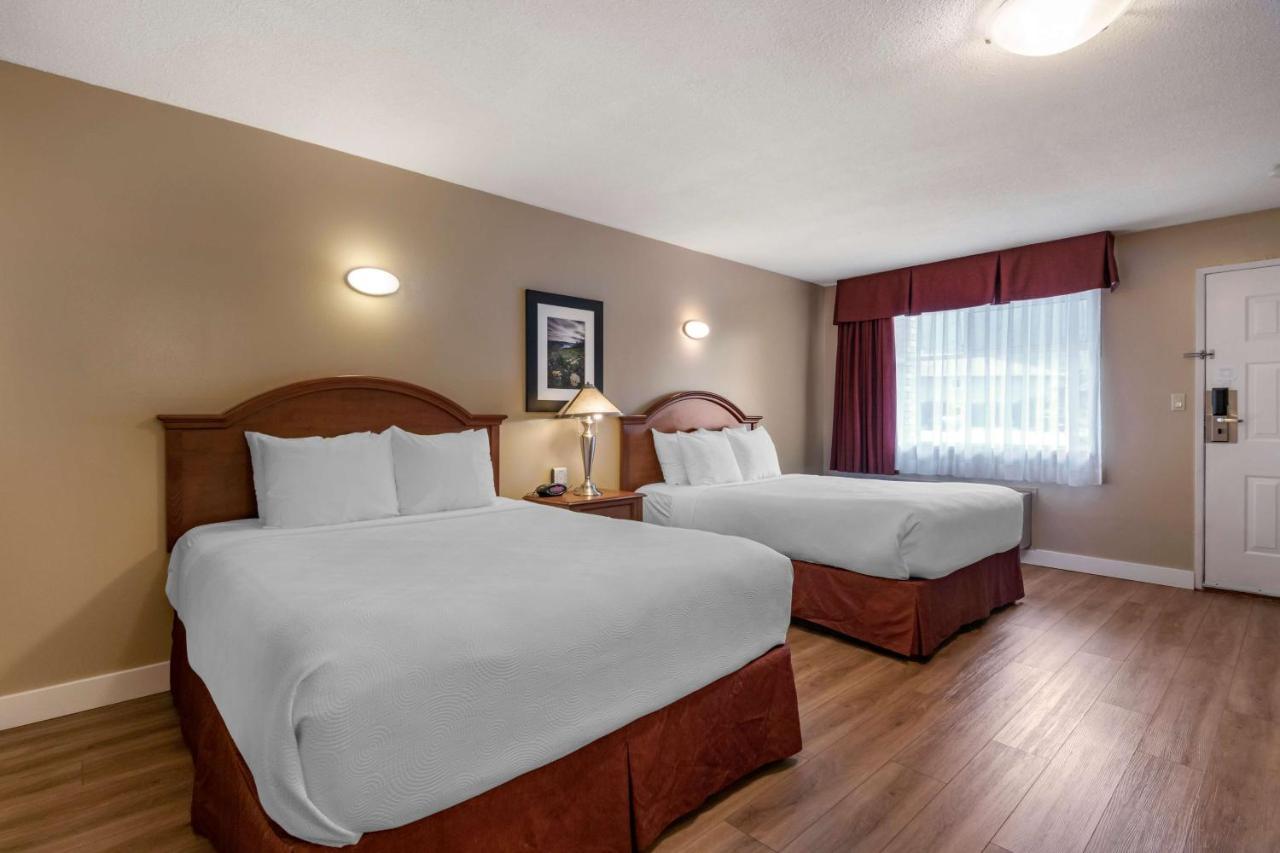 Western Hotel Sicamous